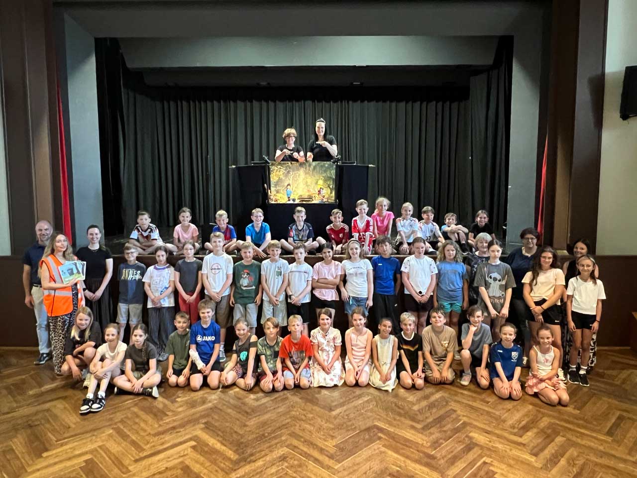 Das Puppentheaters Lari Fari für KWiN &amp; EAN auf Tour in der Erftalhalle in Hardheim; Foto: KWiN